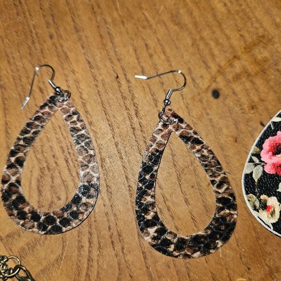 Jewelry Bundle – 5 Pieces | 2 Earrings, 2 Bracelets, Turquoise Necklace - Picture 6 of 8